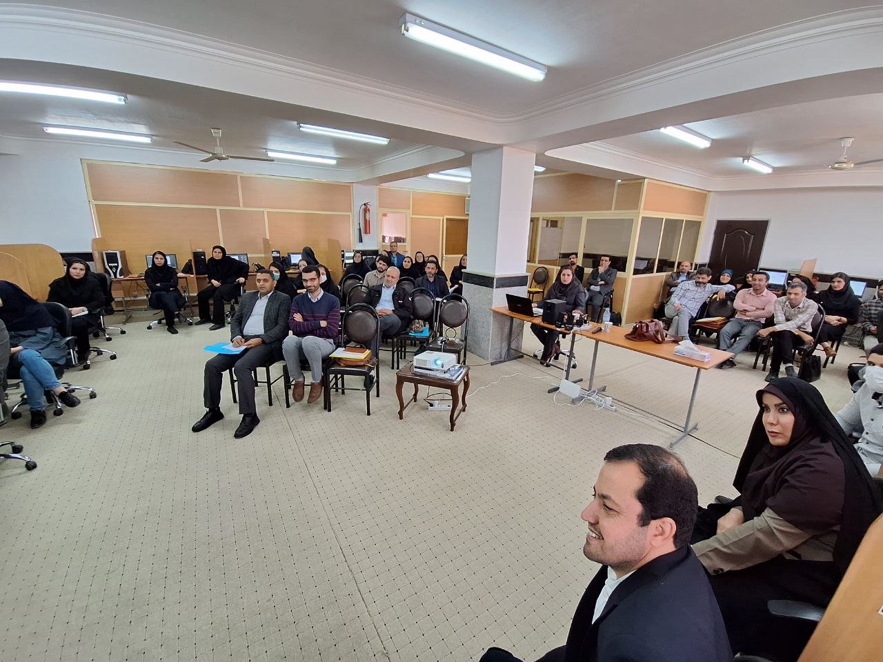 دوره کوتاه‌مدت در کلاس ۶۰ نفره